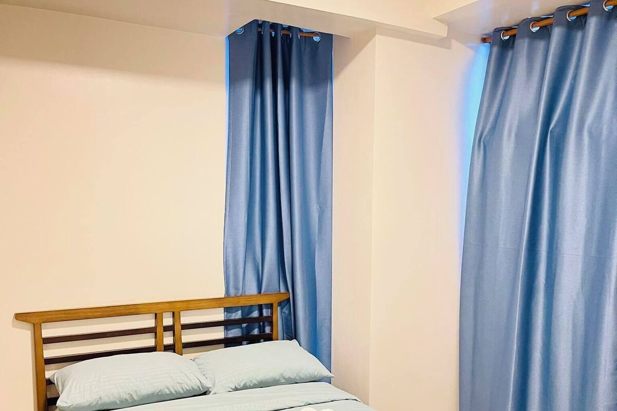Studio Suite phong cách cổ điển | Bộ đồ giường kháng dị ứng, nệm có lớp đệm bông, phòng cách âm 