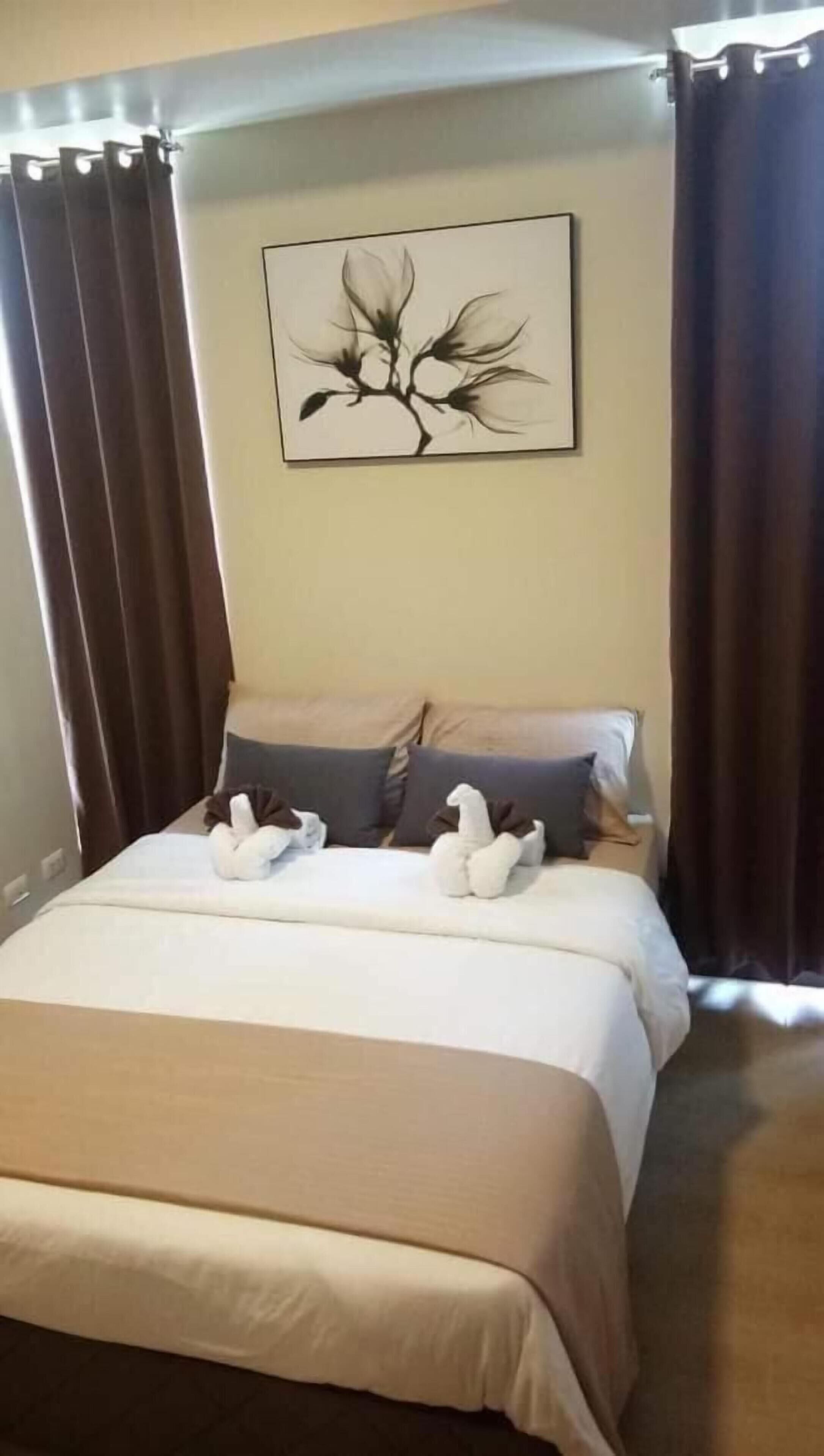 Ropa de cama hipoalergénica, camas con pillow-top y insonorización 