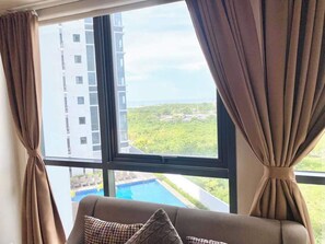 Deluxe Single Room, 1 Bedroom, Ocean View | Terrace/patio - Condo Apartment in Mactan Newtown (Lapu-Lapu)