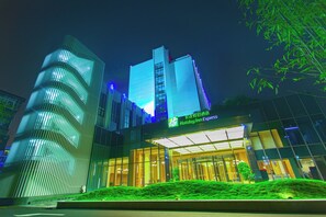 Exterior - Holiday Inn Express Yaan City Center (Ya'an)