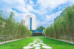 Property grounds - Holiday Inn Express Yaan City Center (Ya'an)