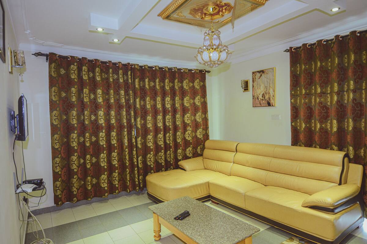 2 bedrooms, Egyptian cotton sheets, premium bedding, pillowtop beds