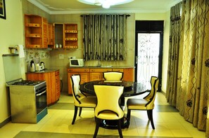 Exclusive Apartment, 2 Bedrooms | In-room dining - Evelyn Apartments (Kampala)