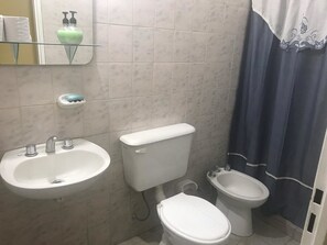 Economy House, 2 Bedrooms, Non Smoking, Private Bathroom | Bathroom