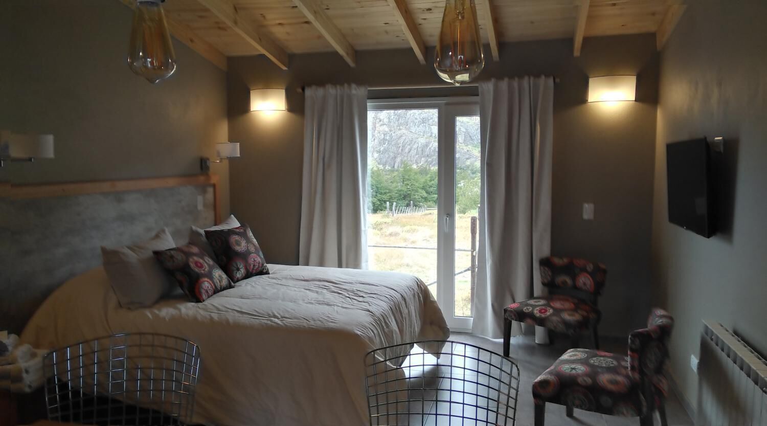 2 Schlafzimmer, hochwertige Bettwaren, Daunenbettdecken