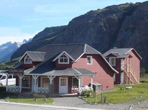 Vista frontal de la propiedad