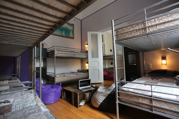 Een kluis op de kamer, gratis wifi, beddengoed