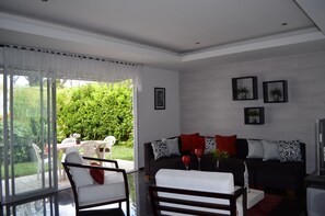 Flat-screen TV - Chalet Familiar (Montenegro)