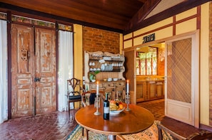 Villa, 4 Bedrooms, Fireplace, Mountainside | Interior