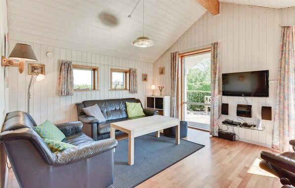 Tv, pejs, dvd-afspiller, stereoanlæg