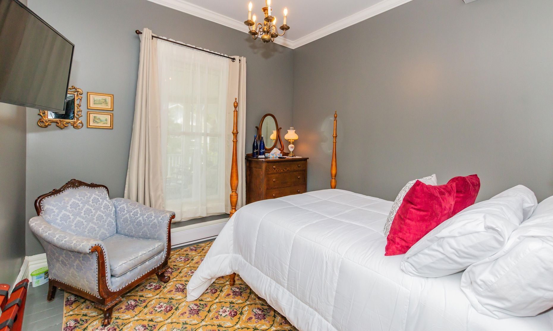 Iron/ironing board, free WiFi, bed sheets
