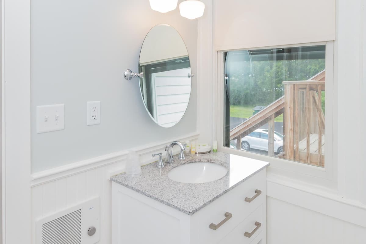 double room (frenchman's) | bathroom | free toiletries, hair dryer, towels