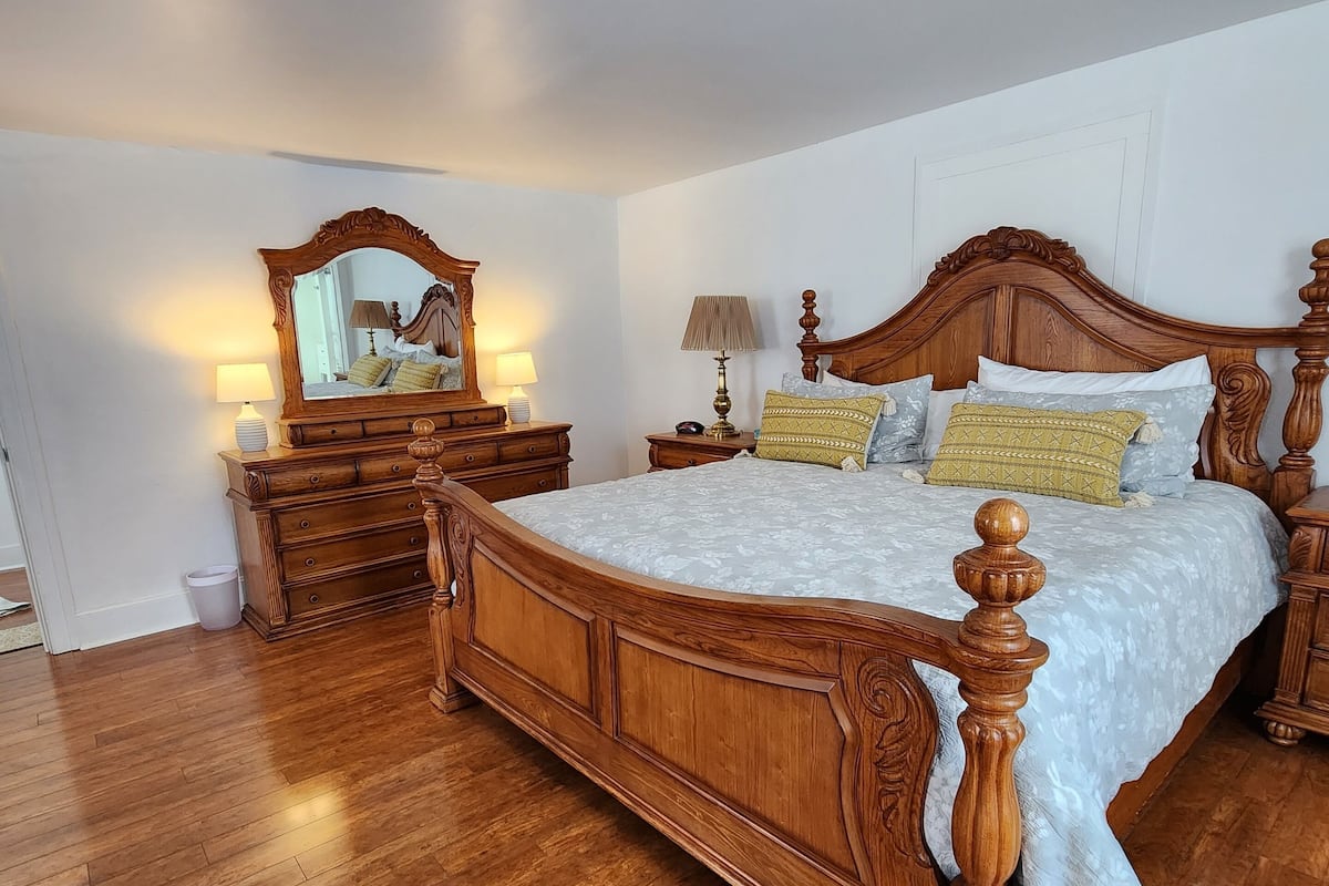 King Room Chapman Carriage House Rm 22 | Ferro/asse da stiro, Wi-Fi gratuito, lenzuola