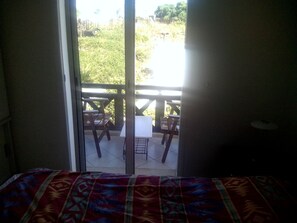 2 soverom, strykejern/-brett og sengetøy