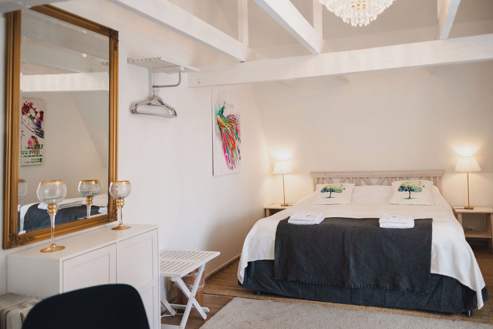 Deluxe dubbelrum - 1 queensize-säng | Sängtillbehör av högsta kvalitet, minibar och individuell inredning