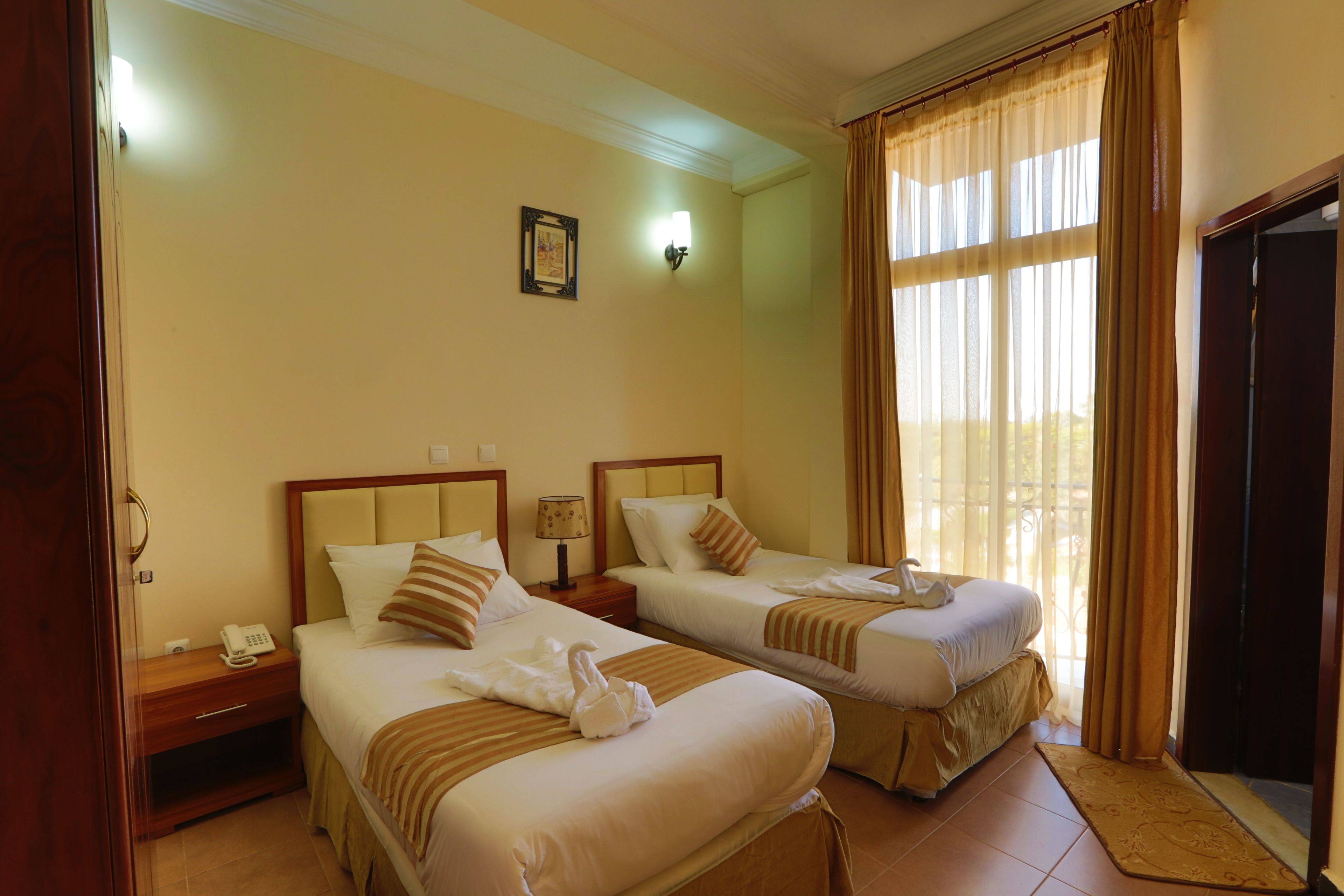 premium bedding, in-room safe, desk, free wifi