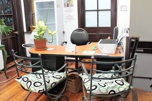 Quầy tiếp tân