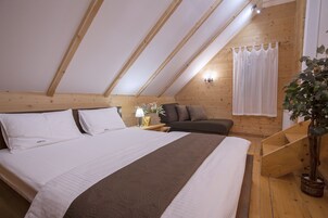 Apartment, 2 Bedrooms, Terrace | Desk, soundproofing, iron/ironing board, free cribs/infant beds