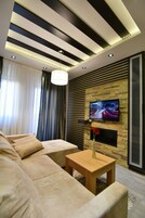 公寓, 1 间卧室, 露台 | 办公桌、隔音、熨斗/熨板、免费婴儿床