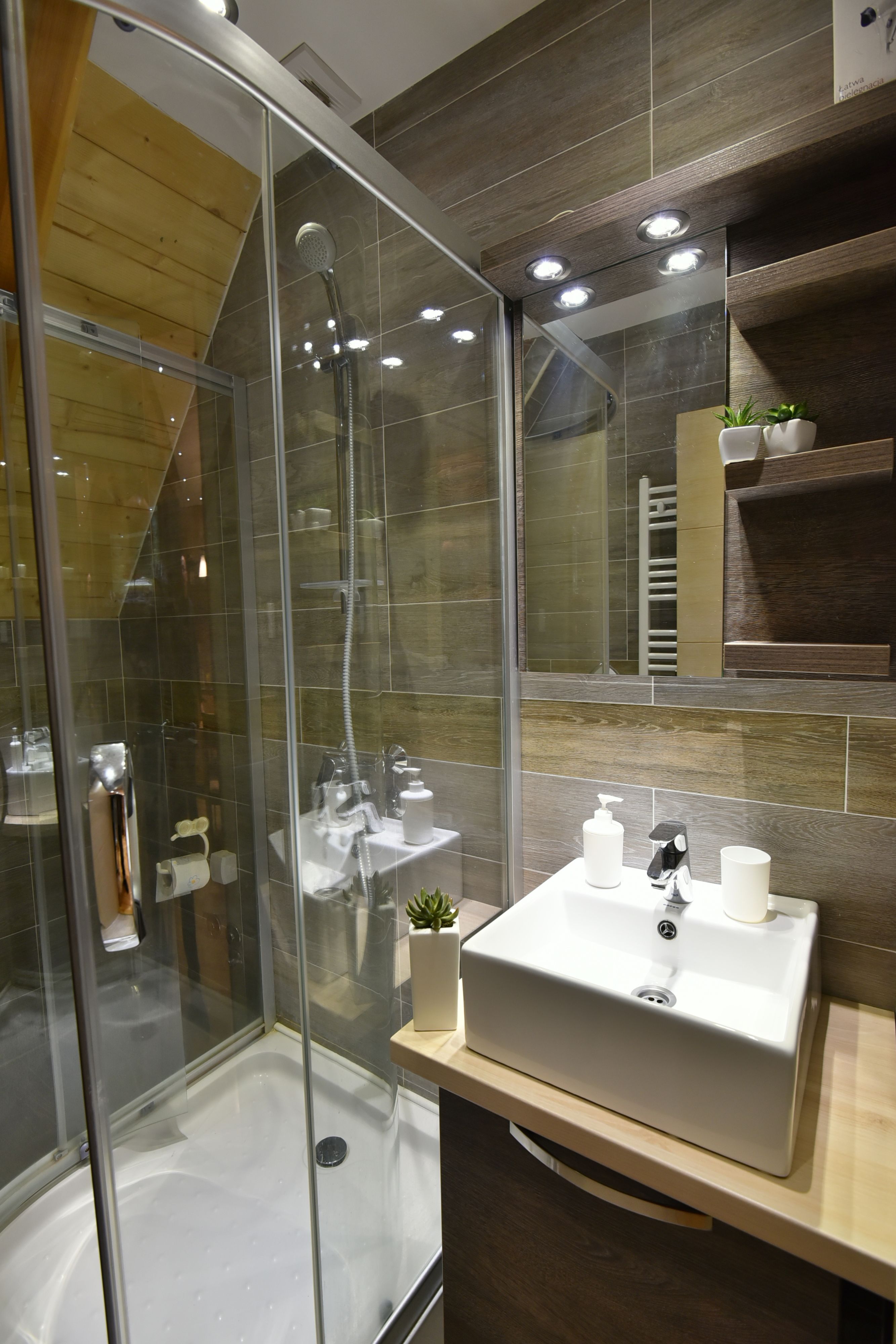 Căn hộ, 2 phòng ngủ, hiên | Phòng tắm | Buồng tắm vòi sen, đồ dùng nhà tắm miễn phí, máy sấy tóc 