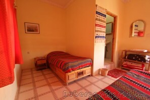 Quarto casal ou duplo panorâmico, para não fumantes | Cortinas blackout, ferros/tábuas de passar roupa, berços grátis