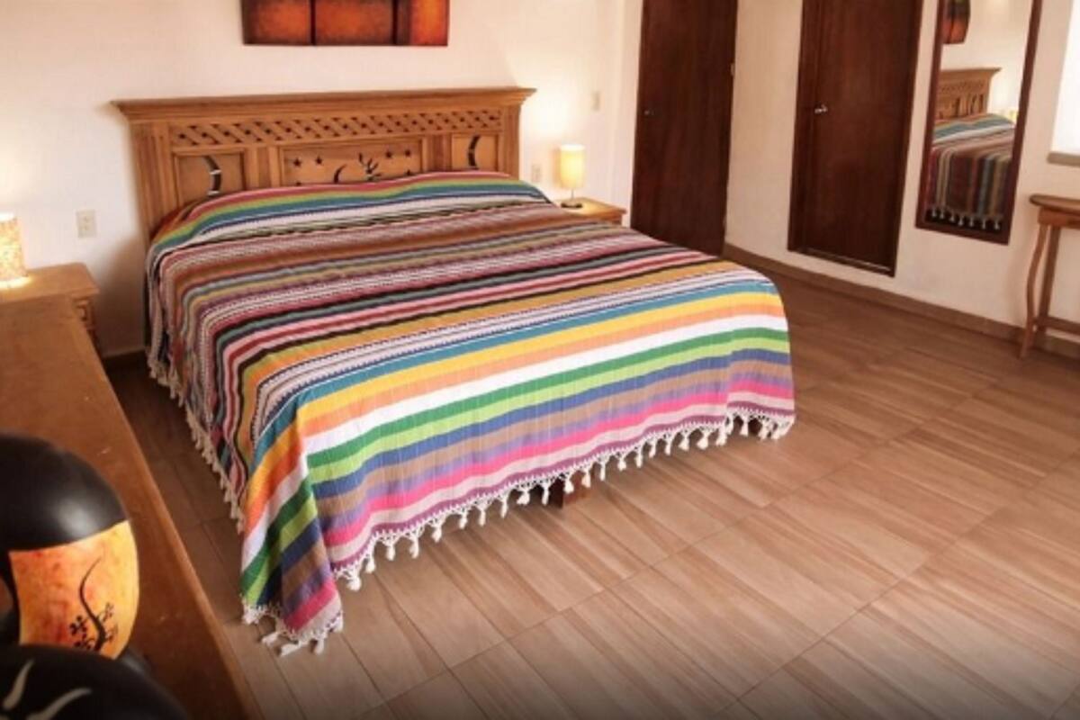Luxury Suite, 1 King Bed, Non Smoking, Mountain View | Select Comfort beds, iron/ironing board (on request), WiFi (free)
