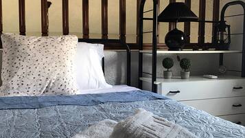 House | 3 bedrooms, iron/ironing board, free WiFi, bed sheets