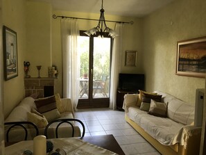 House | Living area | 32-inch Smart TV with cable channels, TV, fireplace