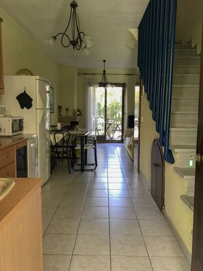 Casa | Área de estar | Smart TV 32 polegadas com canais a cabo, TV, lareira