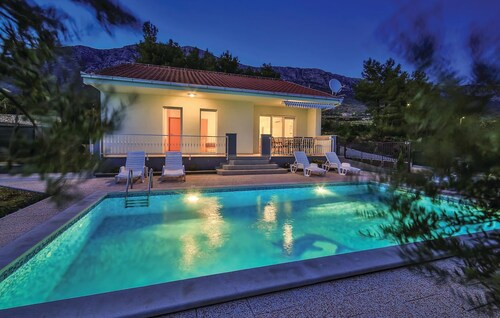 Villa Josipa- big private heated pool & BBQ &parking 