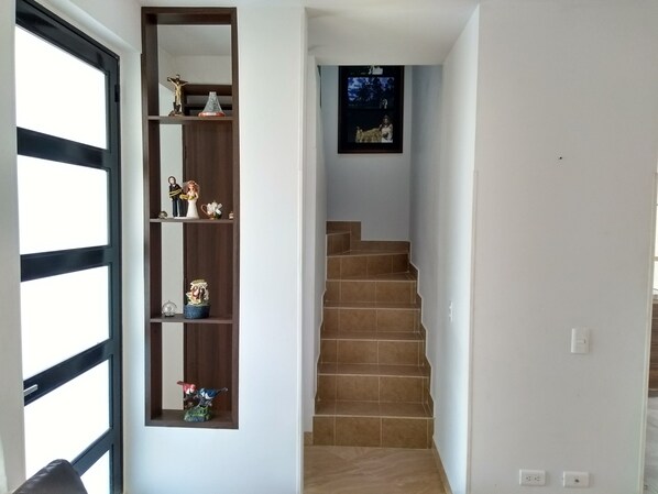 Maison Familiale, plusieurs lits, accessible aux personnes à mobilité réduite, non-fumeurs | Coin séjour