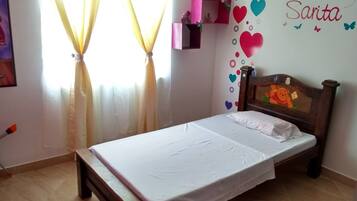 Maison Familiale, plusieurs lits, accessible aux personnes à mobilité réduite, non-fumeurs | Rideaux occultants, draps fournis