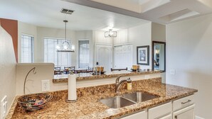 Interior - Oro Valley Condo - Nearby Golf & Hiking! (Oro Valley)