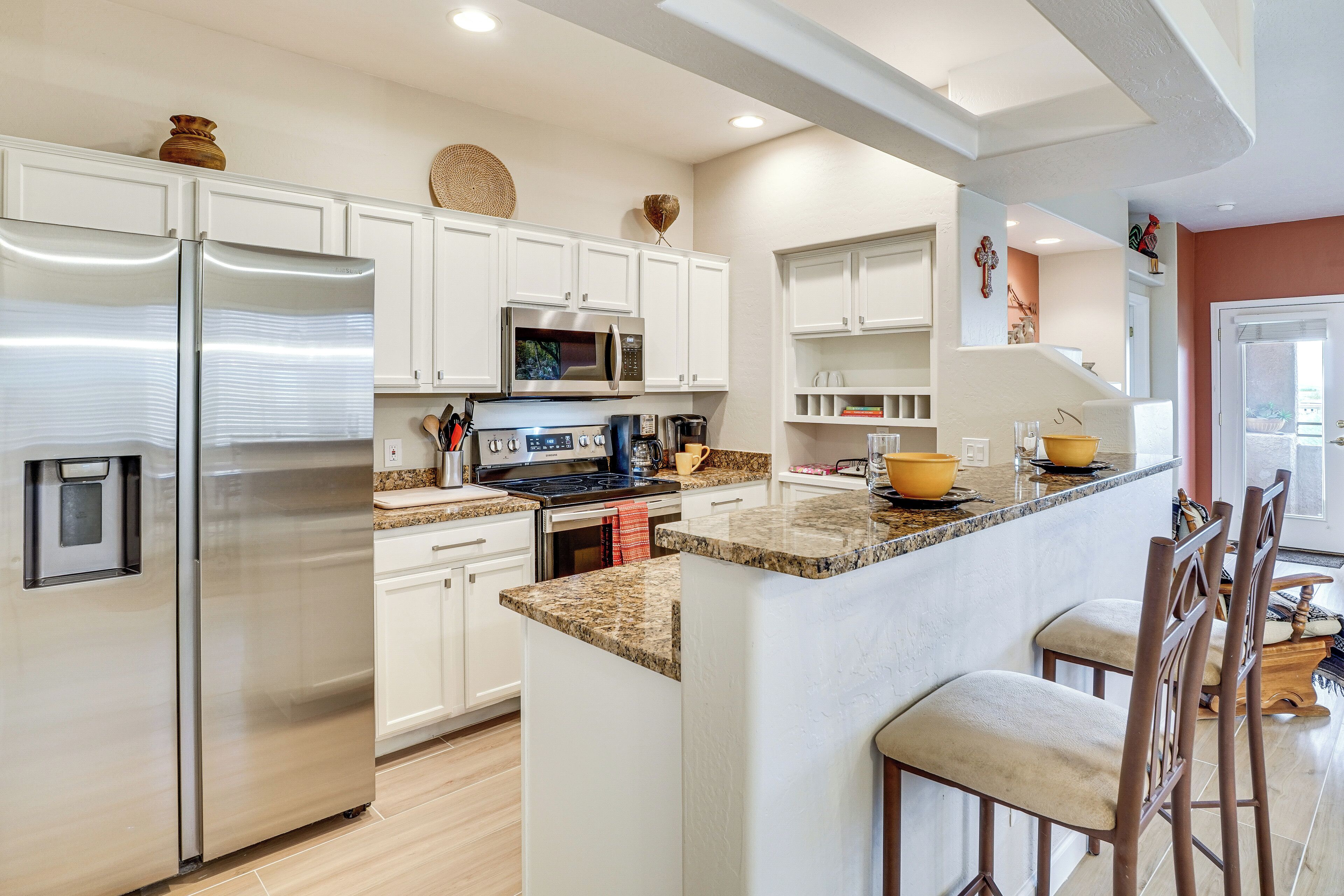 Fridge, microwave, stovetop, dishwasher