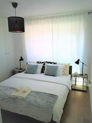 1 chambre, fer et planche à repasser, accès Internet