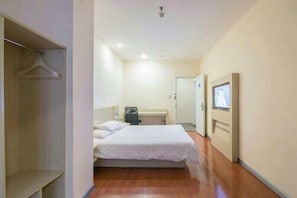 1 Schlafzimmer, hochwertige Bettwaren, Daunenbettdecken