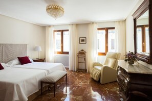5 Schlafzimmer, Bügeleisen/Bügelbrett, Reisekinderbett, kostenloses WLAN