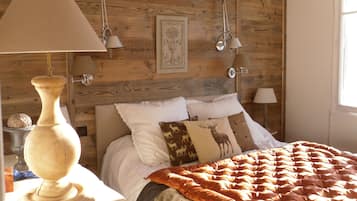 2 chambres, coffres-forts dans les chambres, bureau