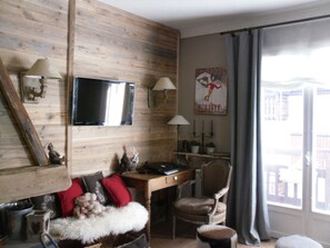 Fernseher, Kamin, Arbeitsbereiche