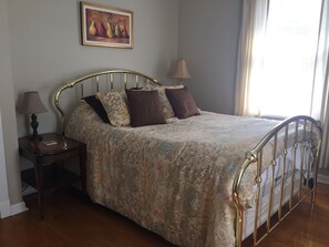 2 bedrooms, iron/ironing board, WiFi (free), bed sheets