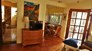 Silitysrauta/-lauta, Wi-Fi, vuodevaatteet