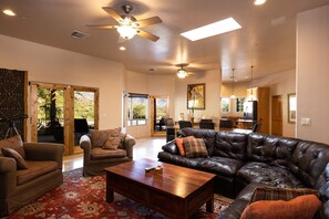 TV, fireplace, DVD player, books