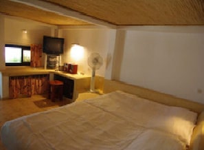 6 bedrooms, minibar, bed sheets, wheelchair access