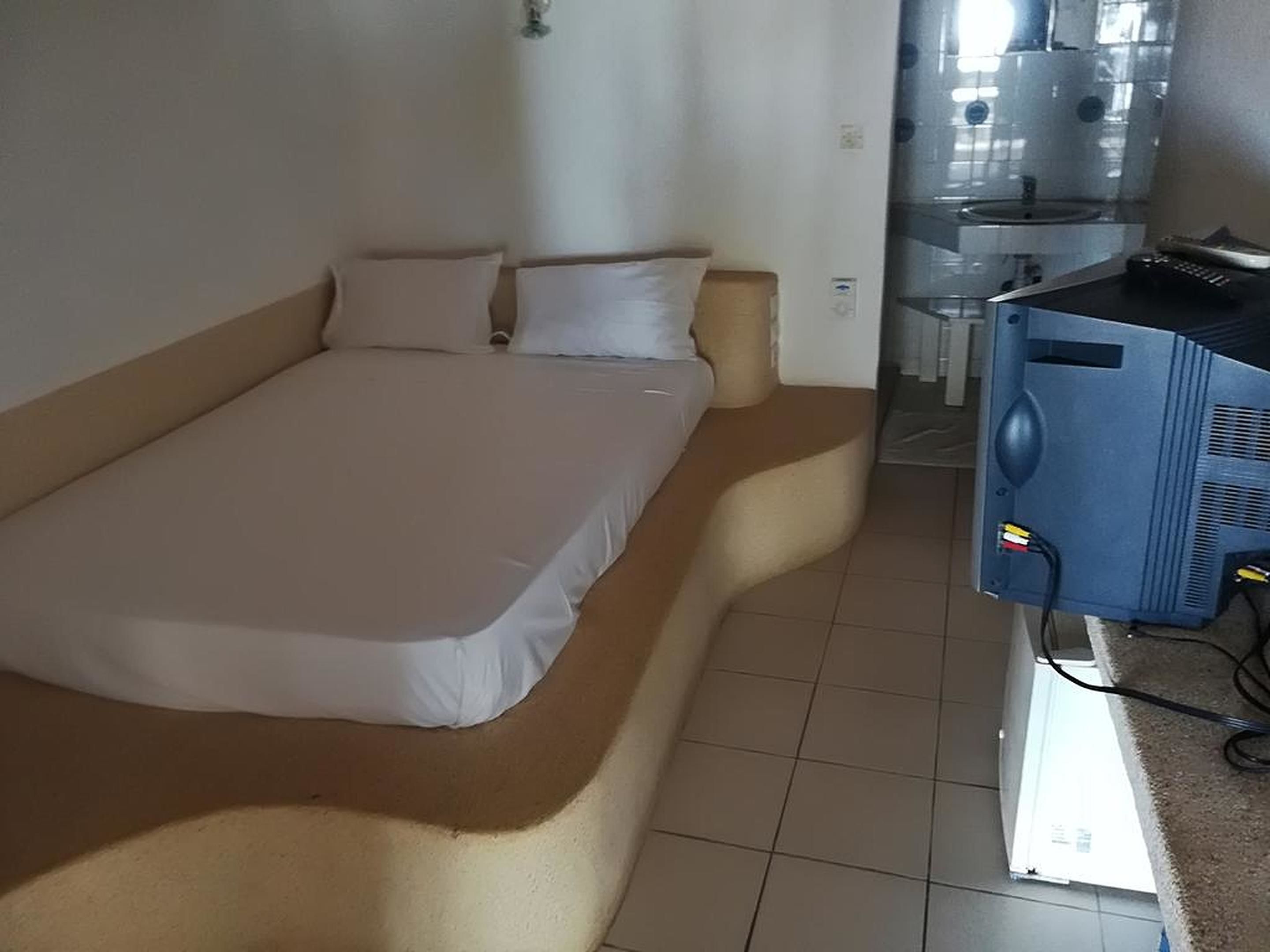 Standard Double Room, 1 Double Bed | 6 bedrooms, minibar, bed sheets, wheelchair access