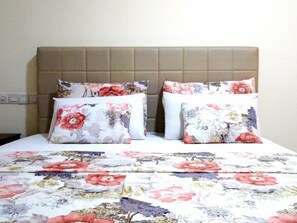 Family Apartment, 1 Bedroom, Smoking | 1 bedroom, Egyptian cotton sheets, premium bedding, pillowtop beds - SKY Residencies (Hikkaduwa)