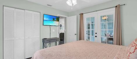 3 bedrooms, desk, iron/ironing board, WiFi