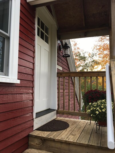 The Nest ~ Quiet location close to shops, dining and Downtown Freeport.