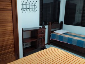 4 bedrooms, iron/ironing board, free WiFi, wheelchair access -   House in closed condominium, 4 suites, swimming pool, terrace with barbecue (SÃO SEBASTIÃO)
