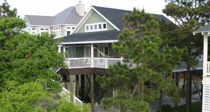 Handicap Friendly Pets Allowed Beach House - Ocean Across the Street with Elevator!