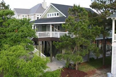Handicap Friendly Pets Allowed Beach House - Ocean Across the Street with Elevator!
